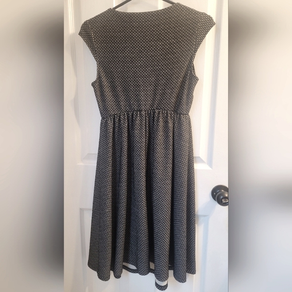Maternity Thyme Short Sleeve Dress - Size XS - Patterned Black and White - Picture 2 of 3